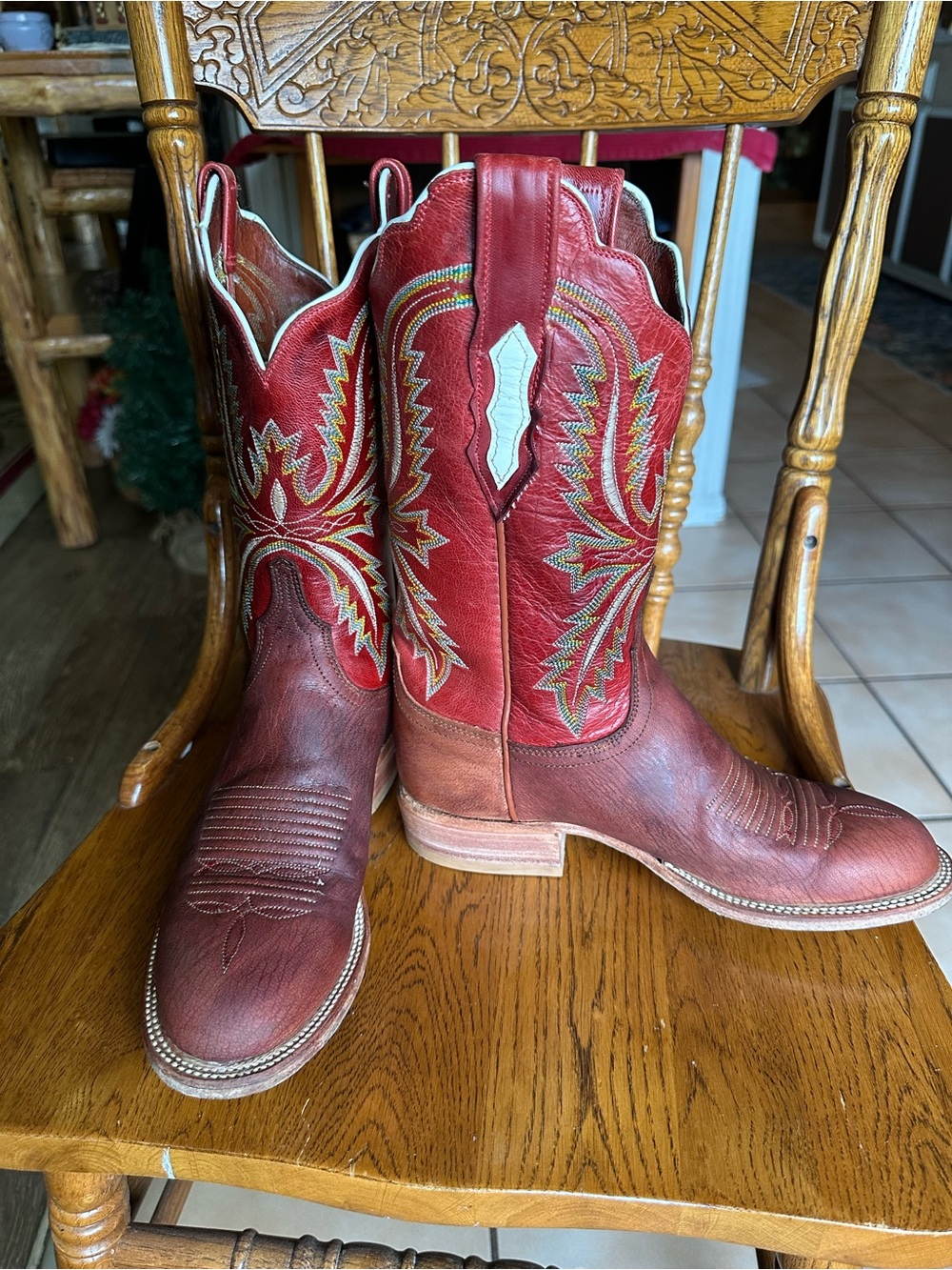 Lucchese Women’s western boots. Size 7.5B
Excellent condition. - Picture 6 of 7